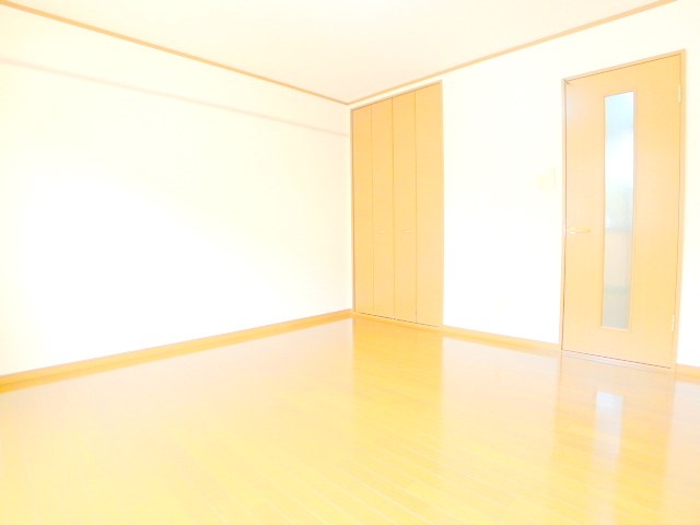 シャルム中村の居間写真