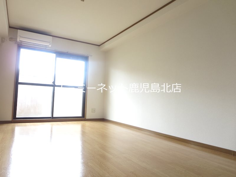 シャルムEの居間写真