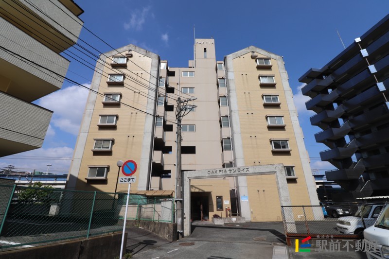 建物外観　7階建ての物件