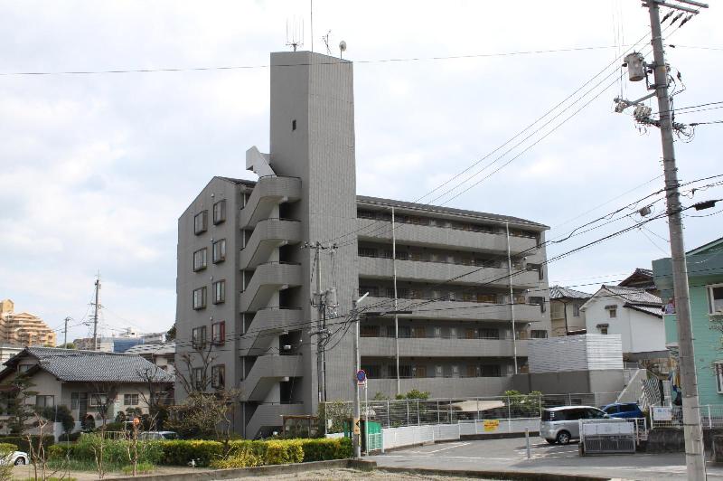 広島市東区中山西のマンションの建物外観