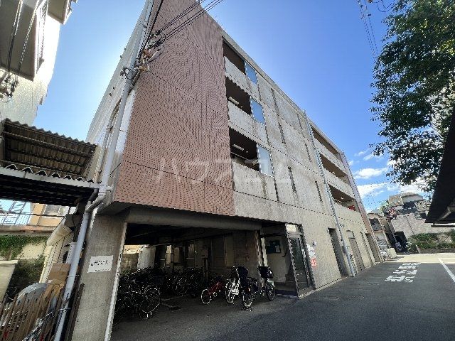 【京都市右京区太秦森ケ前町のマンションの建物外観】