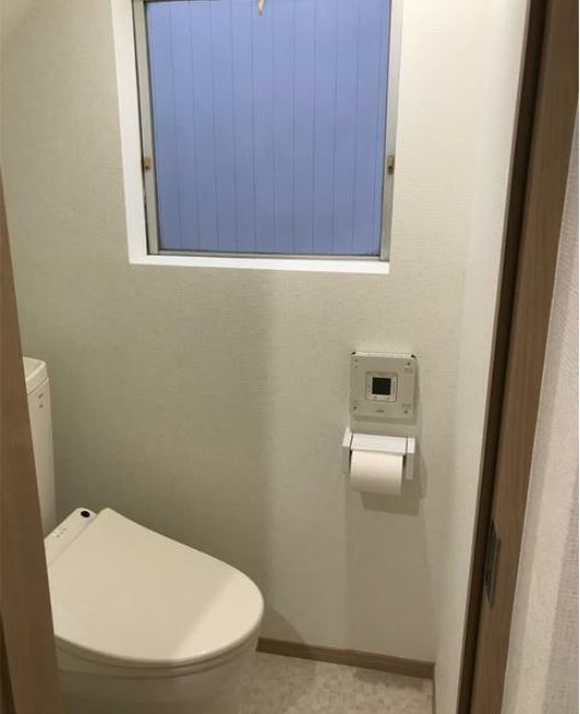 京王新線 初台駅 徒歩4分 3階建 築50年のトイレ写真