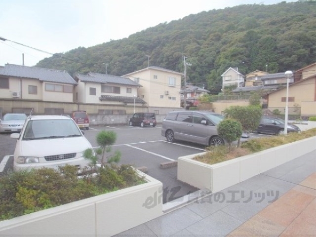 【京都市西京区嵐山薬師下町のマンションの駐車場】