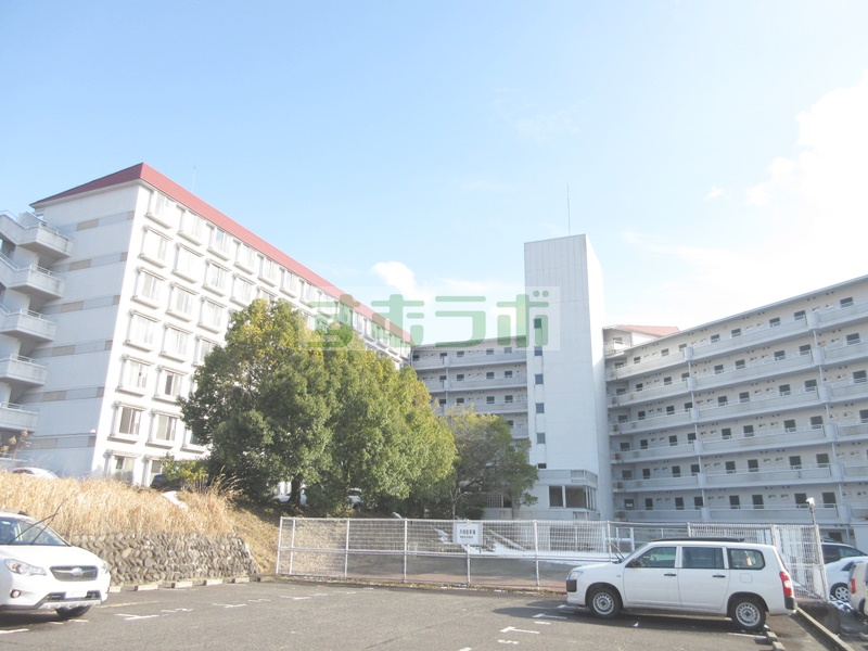 仙台市泉区天神沢のマンションの建物外観