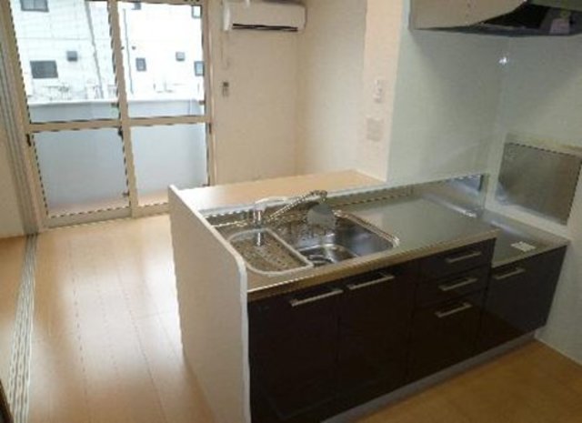 キッチン　収納たっぷりのキッチン　対面キッチン