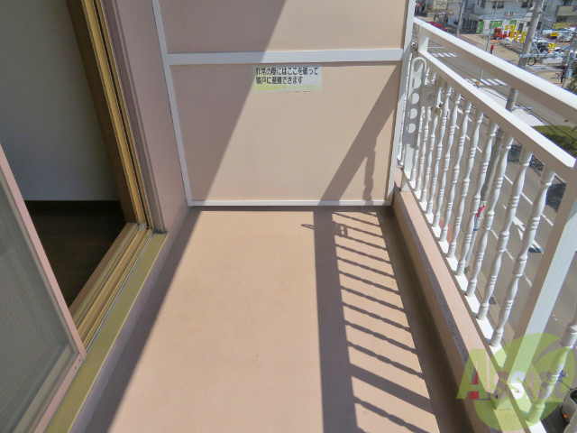 バルコニー　洗濯物がたくさん干せるバルコニーで嬉しいですね。