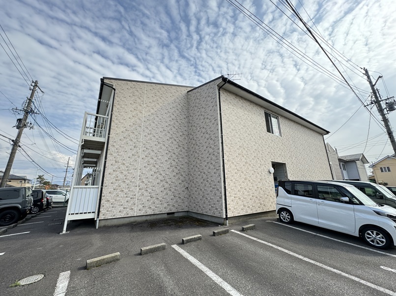 新発田市舟入町のアパートの建物外観