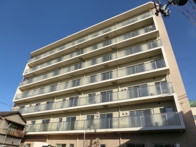 AULII Osakaの建物外観