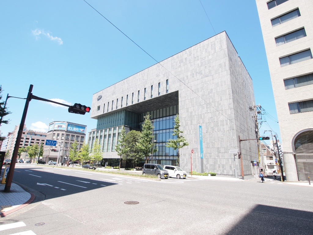 【コスモス小倉駅前IIの銀行】