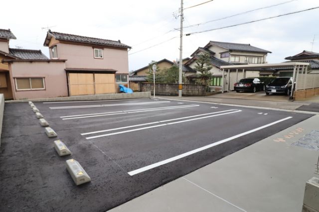 【カルチュアイストワールの駐車場】