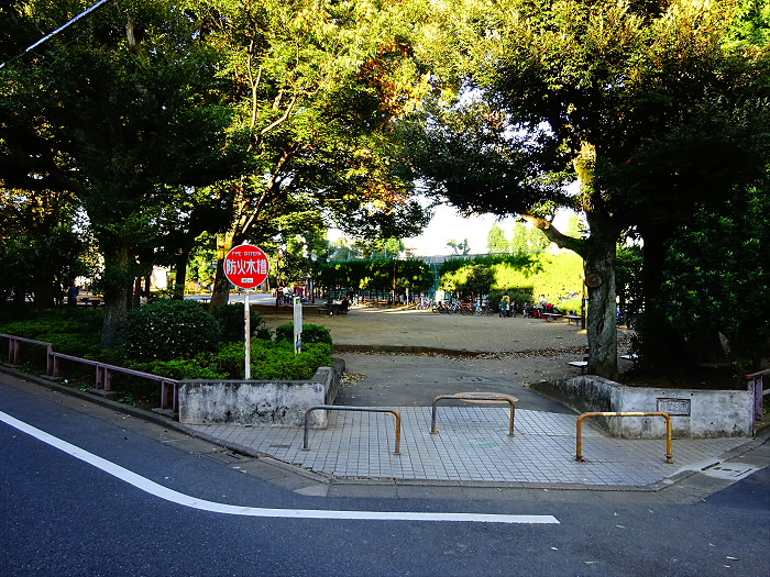 【世田谷区赤堤のマンションの公園】