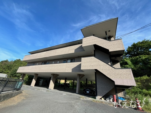 【玉野市田井のマンションの建物外観】