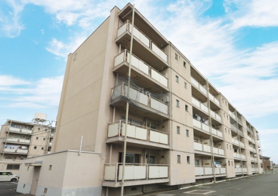 岡山市北区今保のマンションの建物外観