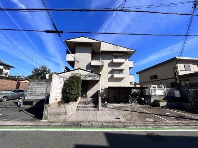 安井マンションの建物外観