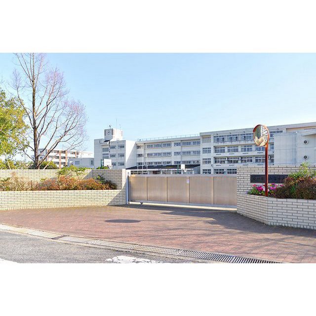 小学校　富士見小学校（小学校）まで560m