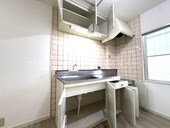 キッチン　同仕様・同物件別室施工例参考イメージ画像