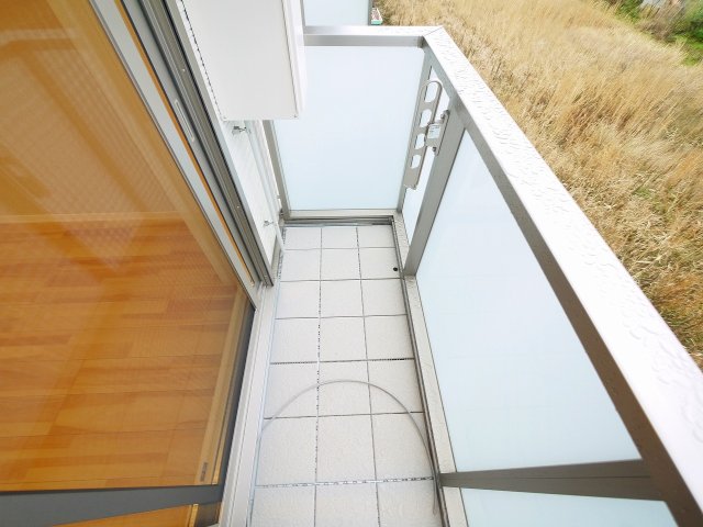 バルコニー　暖かな日差しのふりそそぐバルコニー