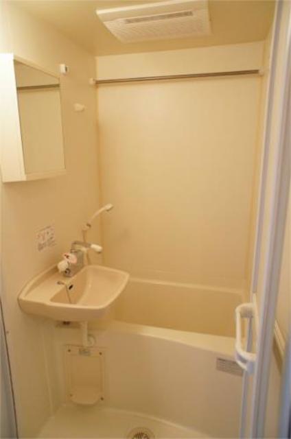 バス・シャワールーム　バストイレが別になっており清潔感のある水回り