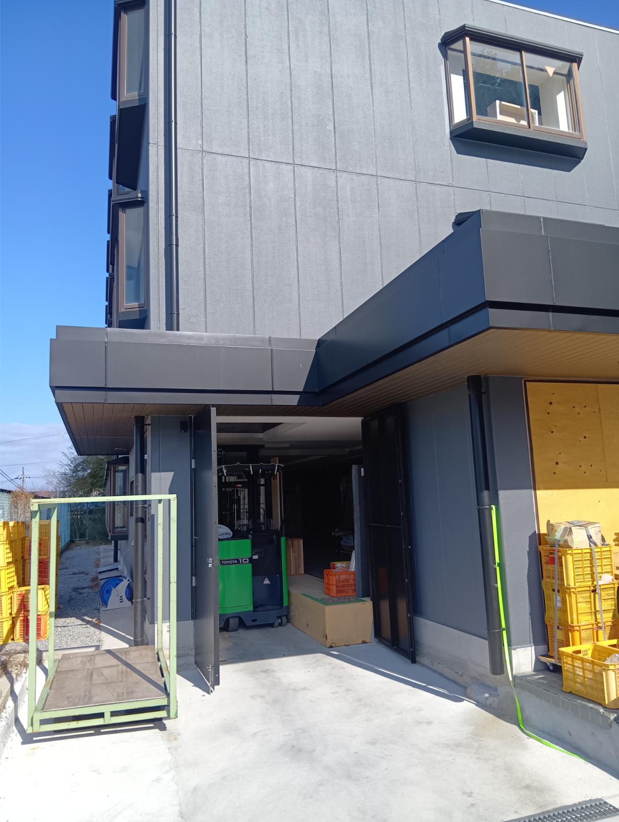 亀岡市曽我部町 貸倉庫・事務所の玄関写真