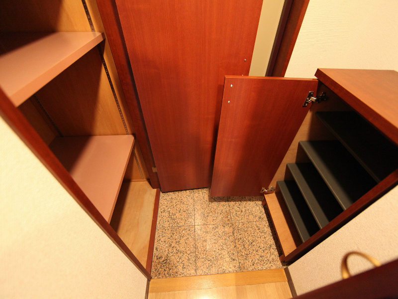 玄関　玄関　シューズボックス　収納充実してます