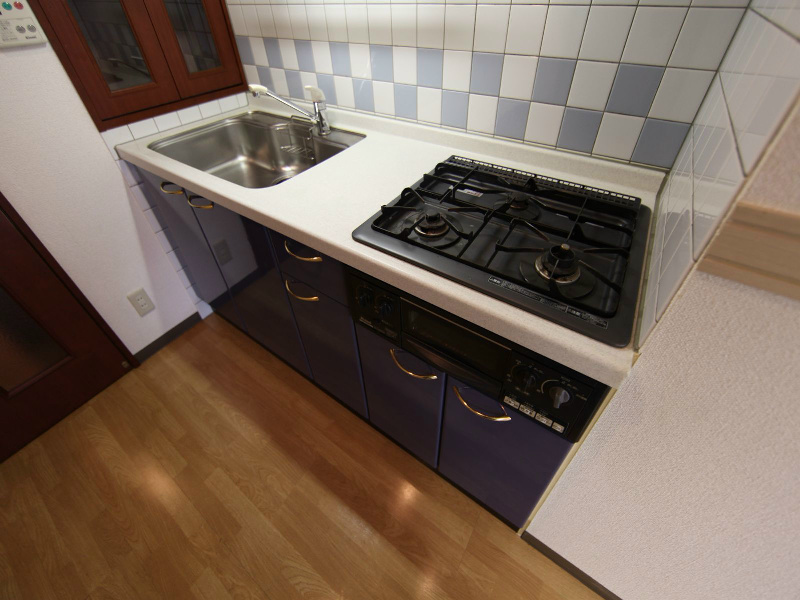 キッチン　システムキッチン　3口ガスコンログリル付き