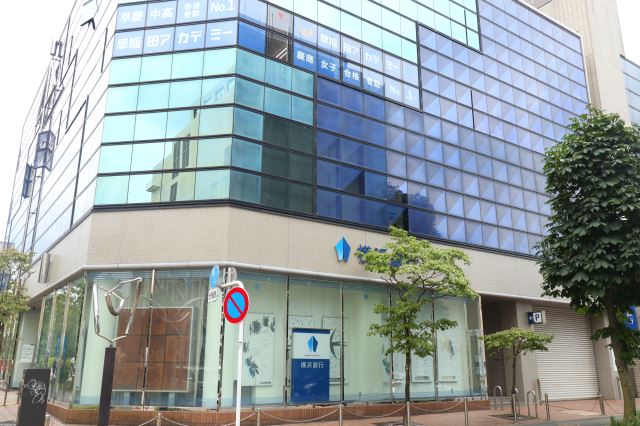 銀行　横浜銀行（銀行）まで290m