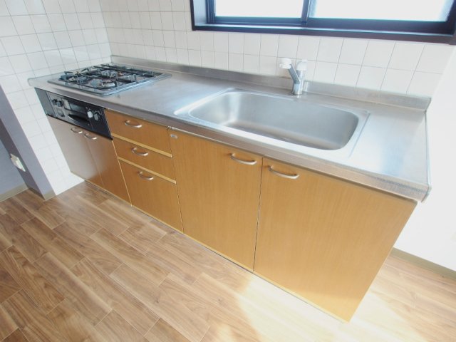 キッチン　※募集部屋は反転タイプです。