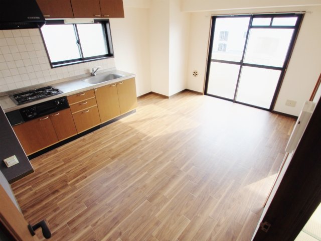 居室・リビング　※募集部屋は反転タイプです。