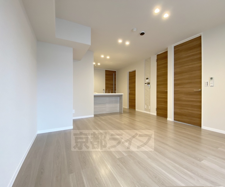 居室・リビング　２面バスコニーのある角部屋です。徒歩５分圏内にスーパー...