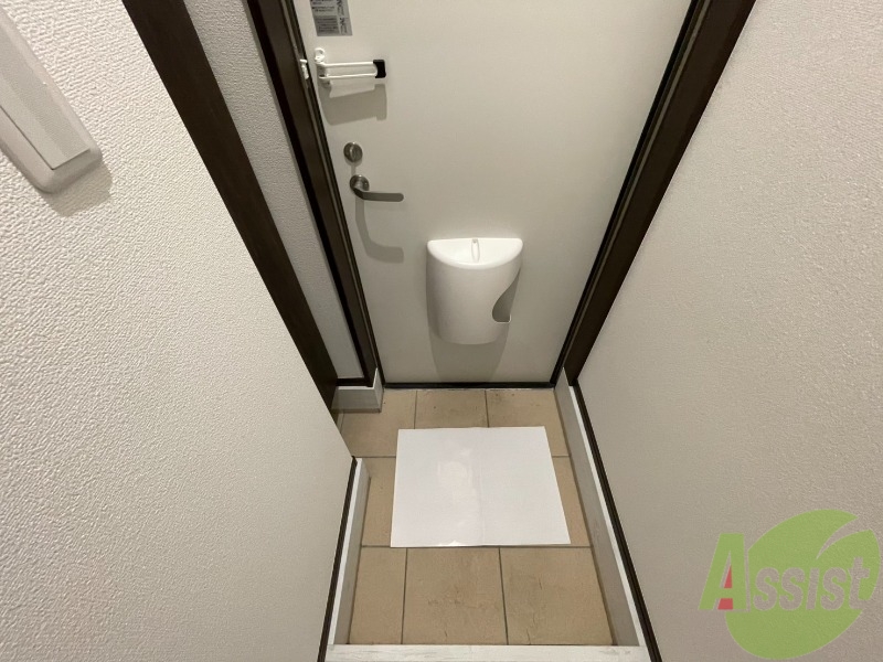 玄関　外から玄関を撮影してみました。シンプルな玄関です。