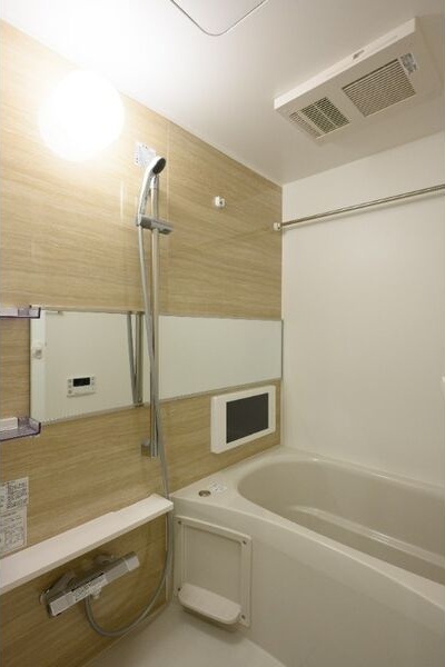 バス・シャワールーム　ゆったり過ごせるお風呂です