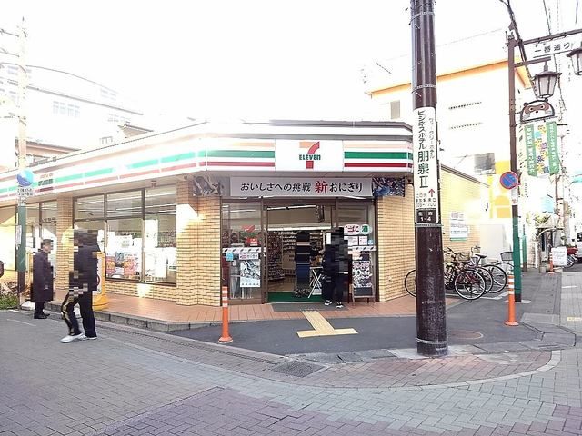 コンビニ　セブンイレブン草加駅前１番通（コンビニ）まで550m