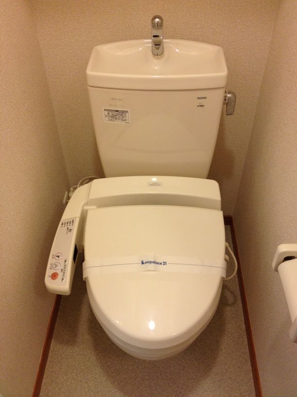 トイレ　温水便座、設備が現物と異なる場合があります