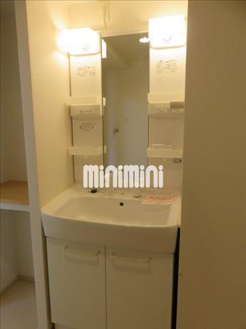 洗面設備　独立した洗面台です