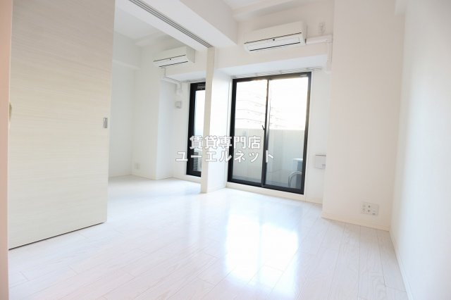 居室・リビング　ゆったりとくつろげる、落ち着きのある居室空間です