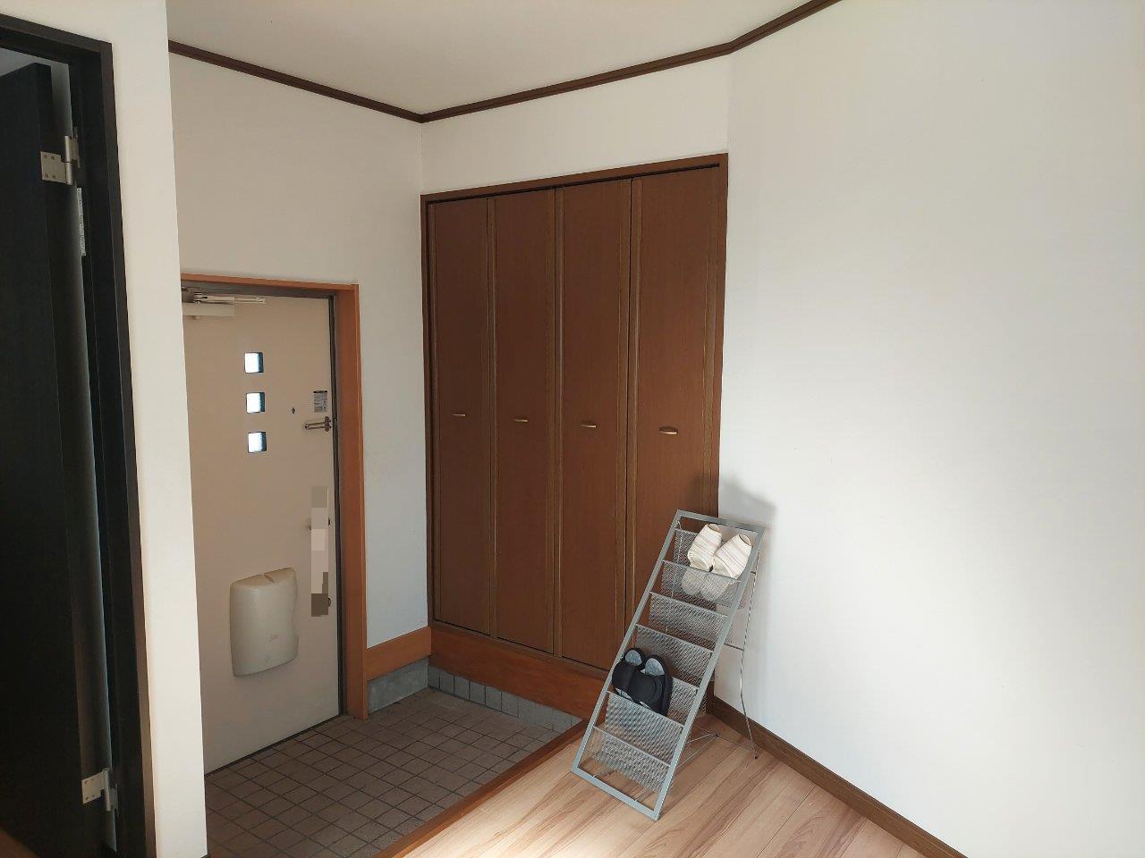 玄関　玄関スペース、収納あり