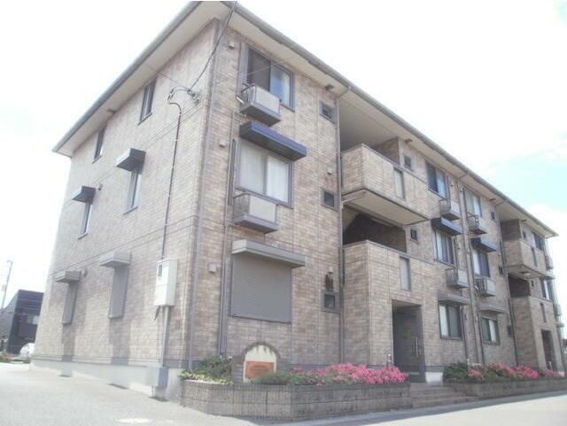 建物外観　ベルファミーユのご紹介は住まいの窓口　アソシエにお任せ下さい