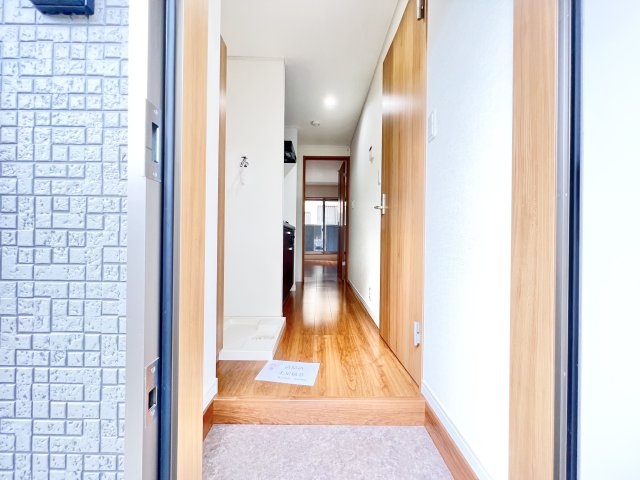 玄関　※別部屋参考写真