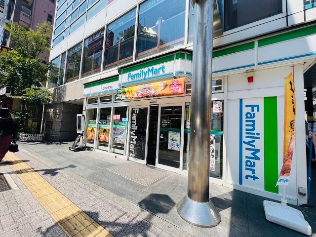コンビニ　ファミリーマート立川南駅前店（コンビニ）まで195m