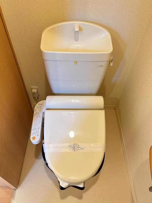 トイレ　※別のお部屋のお写真です。御参考までに。