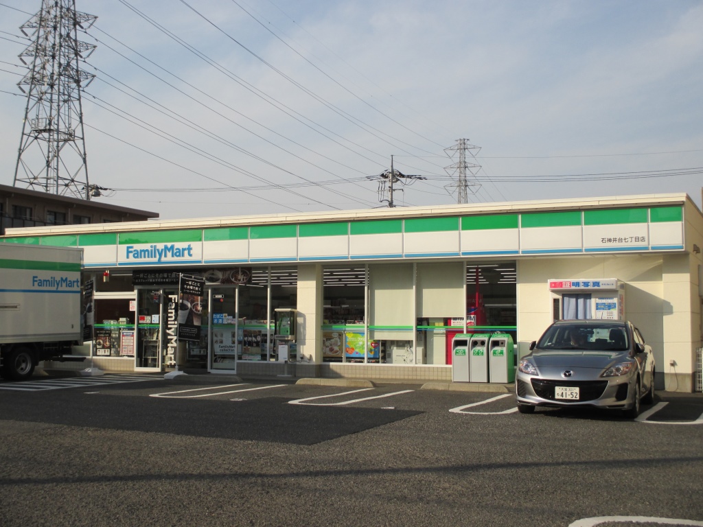 コンビニ　ファミリーマート石神井台7丁目（コンビニ）まで333m