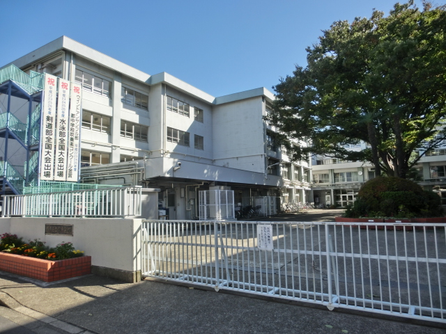 中学校　練馬区立関中学校（中学校）まで690m