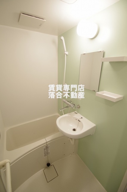 バス・シャワールーム　コンパクトで使いやすいお風呂