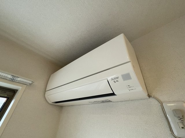 その他　リビングダイニングキッチンには暑い夏や寒い冬に大活躍のエアコ