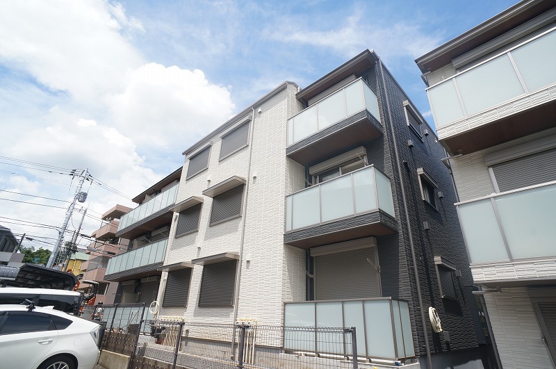 建物外観　積水ハウス施工の賃貸住宅シャーメゾン♪3階建て築浅マンション