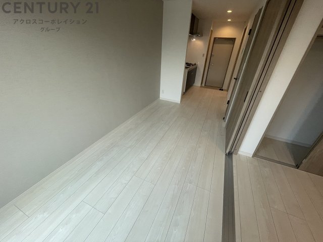 居室・リビング　明るい床色のお部屋です♪