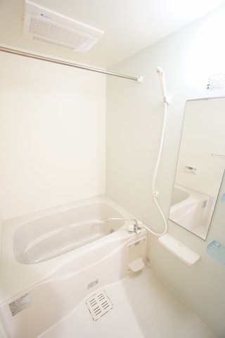 バス・シャワールーム　※同物件・反転タイプの写真です。