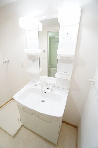 洗面設備　※同物件・反転タイプの写真です。