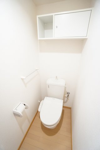 トイレ　※同物件・反転タイプの写真です。