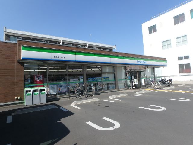コンビニ　ファミリーマート（コンビニ）まで460m